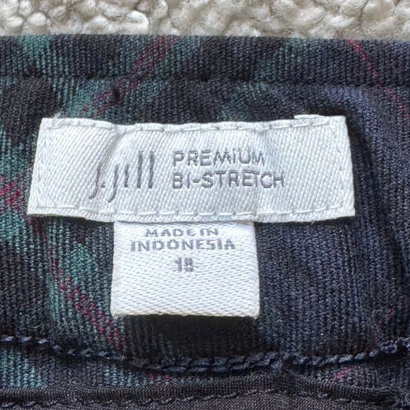 J. Jill Tartan Black and Green Plaid Trousers - Picture 3 of 8